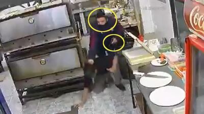 La Plata: delincuentes entraron a una pizzería, gatillaron pero las balas no salieron