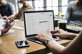 Argentina es el país de la región del que emigran más profesionales