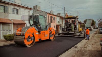 Campana: Continúa el plan de asfalto por el barrio Vitramu II