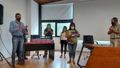 La UNLP entregó tablets para acompañar la trayectoria educativa