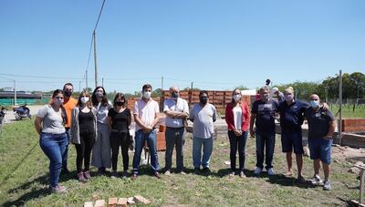 Mercedes: Ustarroz recorrió las 40 viviendas que se construyen en barrio Favaloro y Ravello