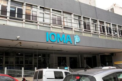 Reunión entre IOMA y la AMP por aumento en honorarios médicos