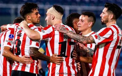 Copa Sudamericana: Goleada de Estudiantes ante Tucuary y empate de Huracán con Emelec