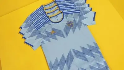 Boca presentó su nueva camiseta alternativa, con un particular color