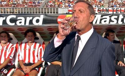 Difundieron un nueva foto de Carlos Bilardo con una visita muy especial