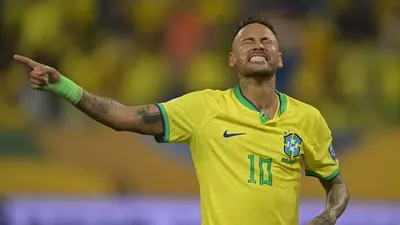 Neymar fue operado con éxito en Brasil y estará 10 meses inactivo