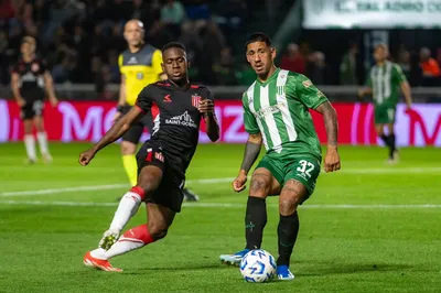 Estudiantes acertó en el final y se llevó el triunfo contra Banfield