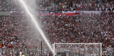 Continúa la autorización para el ingreso de botellas de agua en los estadios ante la ola de calor