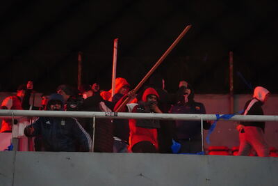 Bochorno en Avellaneda: partido cancelado, heridos graves y 90 detenidos en Independiente-Universidad de Chile