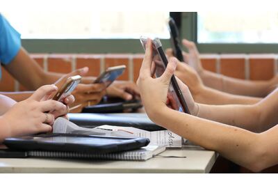 Chau pantallas en la secundarias bonaerenses: El Senado aprobó la ley que restringe el uso de celulares en las aulas