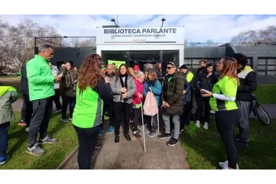 Mar del Plata: La Biblioteca Parlante ofrece un taller gratuito sobre guía de personas con baja visión