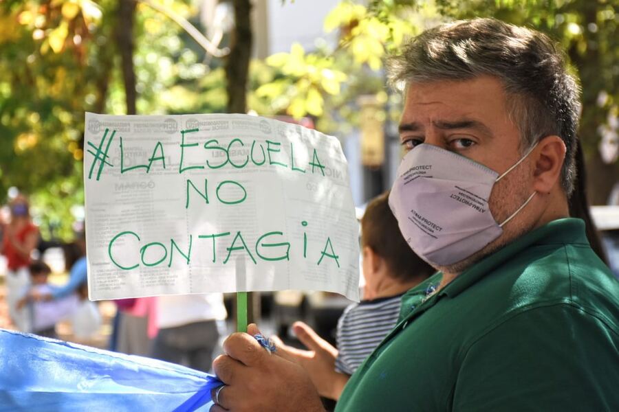 Padres organizados de La Plata se manifestaron para pedir que siga la presencialidad en las aulas