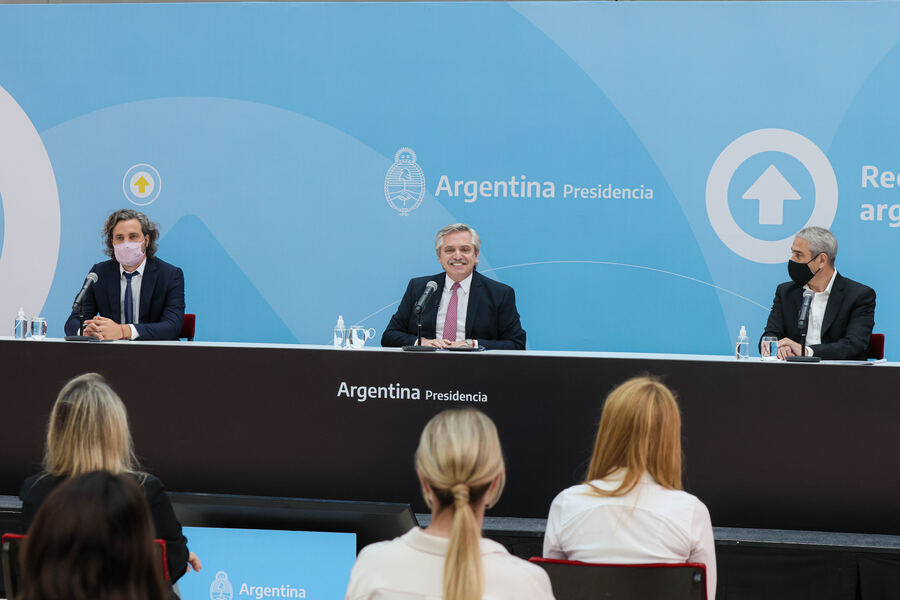 Fernández aseguró que no se "rompió" el vínculo con Pfizer: "Seguimos negociando hasta hoy"