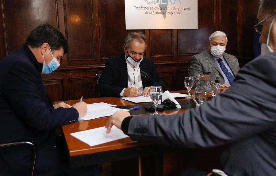 Entidades PyMes firmaron un convenio con el ministro Arroyo