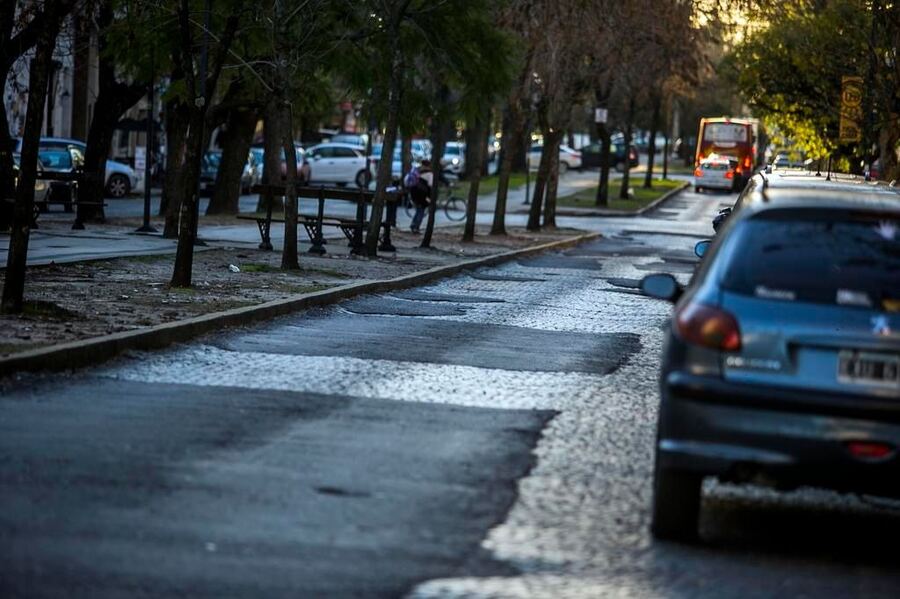 La Municipalidad de La Plata pausa el asfaltado de las calles con adoquines 