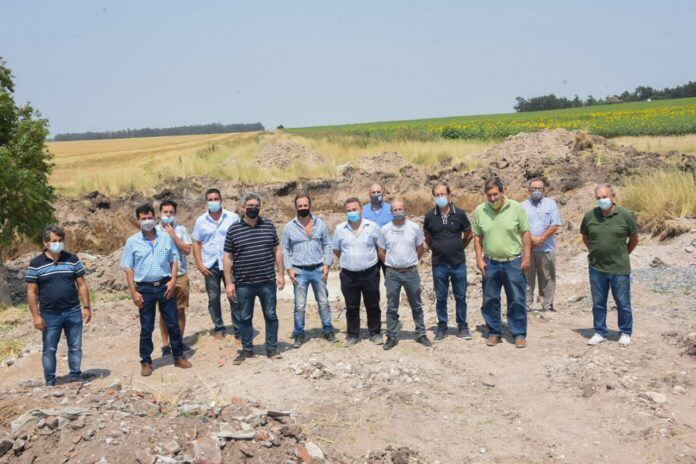 Lobería: El Ministro Javier Rodríguez supervisó las obras de mejora de caminos y se reunió con productores rurales