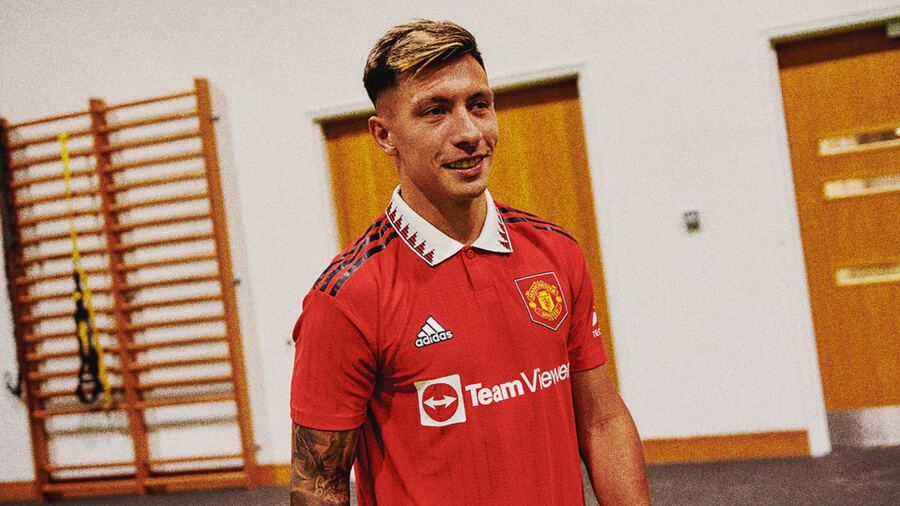 El defensor argentino, Lisandro Martínez, con nuevo club: fue presentado en el Manchester United