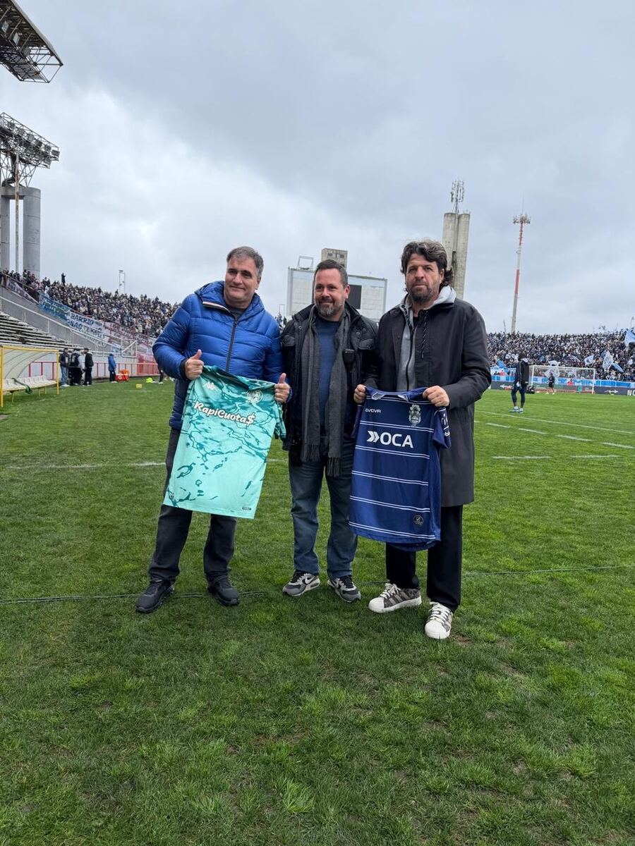 El Estadio José María Minella vivió una jornada histórica con la vuelta de los hinchas visitantes con la victoria del Lobo