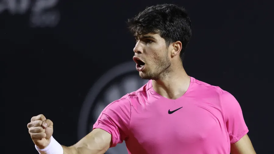 Carlos Alcaraz volvió a ser el número 1 del tenis y le mandó un mensaje a Djokovic: “Quiero jugar contra él”