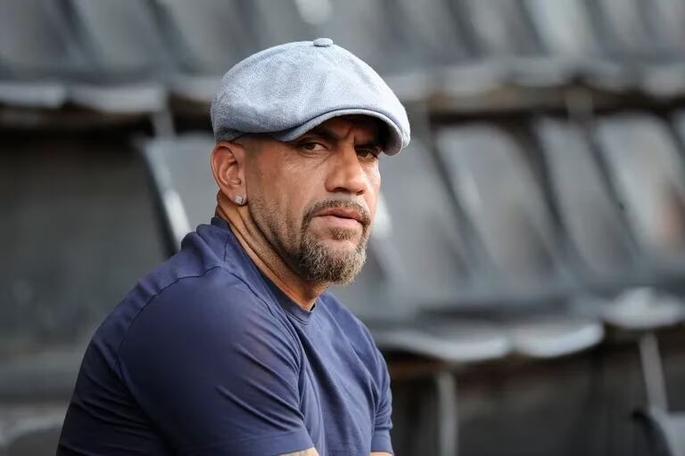 La brujita Verón se enojó con un hincha en las redes