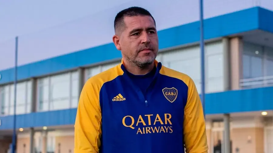 Boca: Juan Román Riquelme increpó a un periodista que realizaba un móvil en las afueras del predio