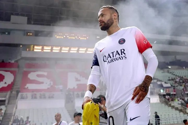 Con Mbappé en pleno conflicto y Neymar en el banco, el PSG perdió con el Cerezo Osaka de Japón