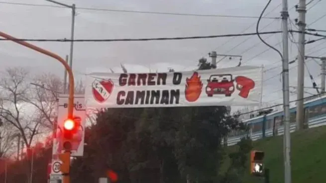 Crisis en Independiente: apareció un pasacalle con una amenaza para el plantel