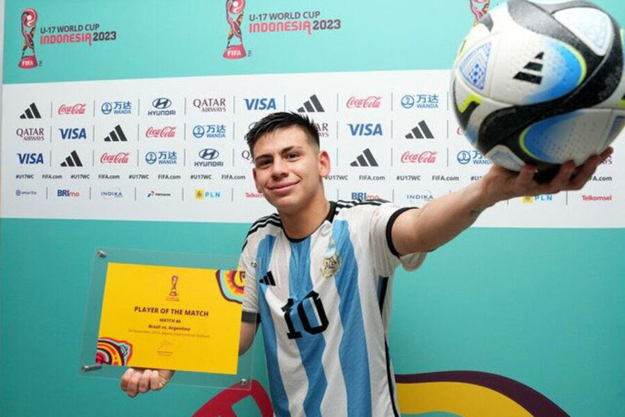 El posteo de Echeverri tras la eliminación de la Sub 17: "El fútbol nos dará revancha"