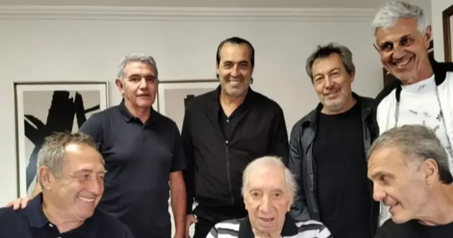 Carlos Bilardo apareció junto a los campeones del Mundo con la Selección argentina