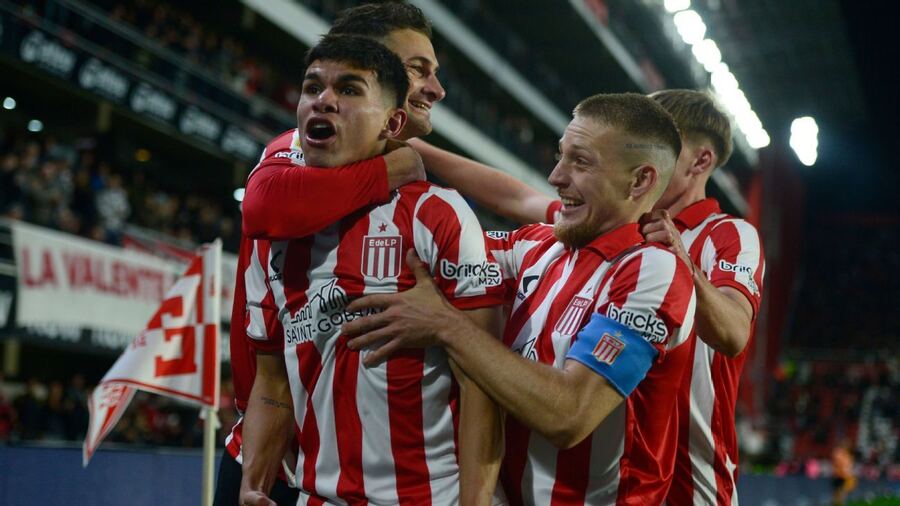 Estudiantes venció 2-1 a Independiente Rivadavia y se subió a lo más alto de la Zona A