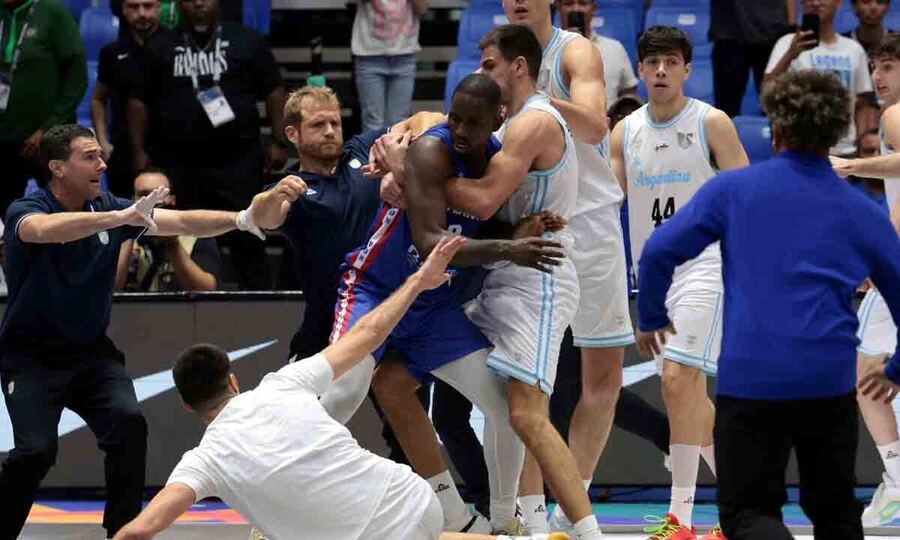 Escándalo en la AmeriCup: Argentina cayó ante República Dominicana y terminó en una pelea