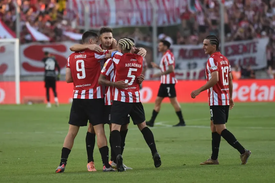 Estudiantes campeón del Trofeo de Campeones